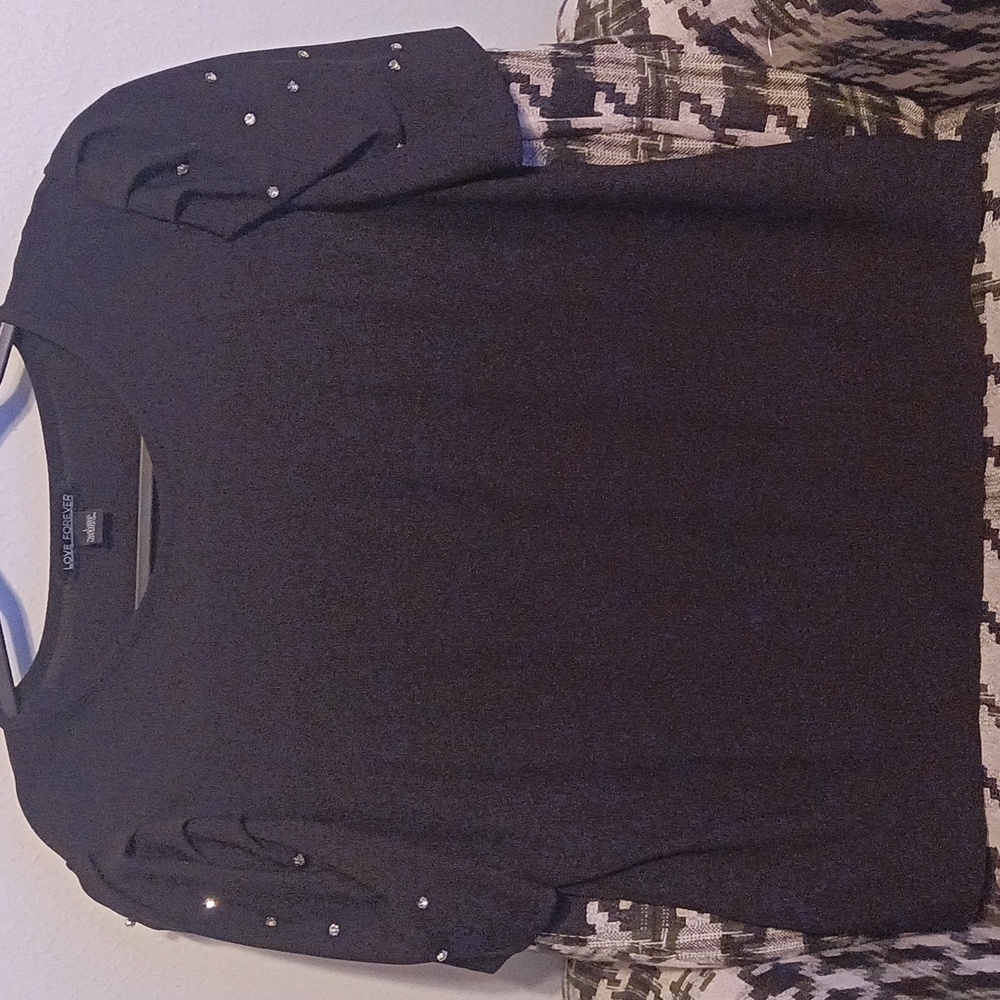 Scarlett Black and Silver Boxy Blouse with Short Sleeves